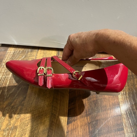 Red Pointed Toe Women's Shoes - Picture 5 of 6